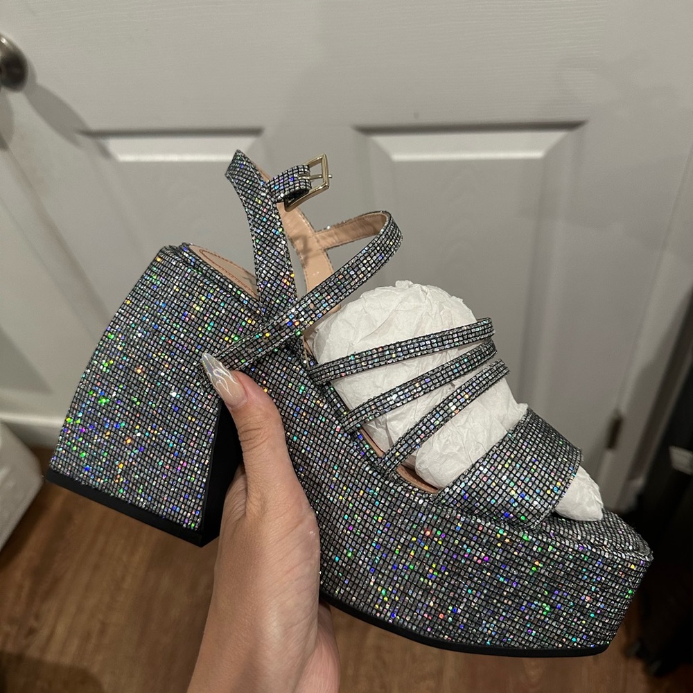 NWB black glitter Nodaleto platforms